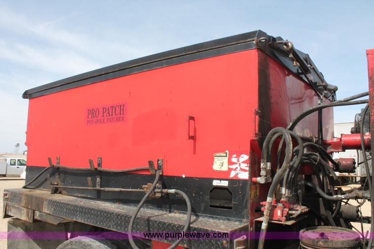 image for item F2941 1995 GMC TopKick pothole patch truck