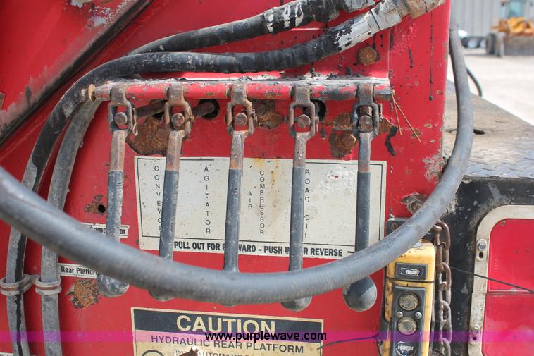 image for item F2941 1995 GMC TopKick pothole patch truck