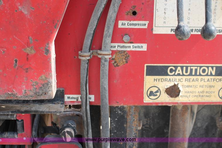 image for item F2941 1995 GMC TopKick pothole patch truck