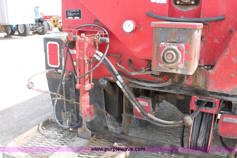 image for item F2941 1995 GMC TopKick pothole patch truck