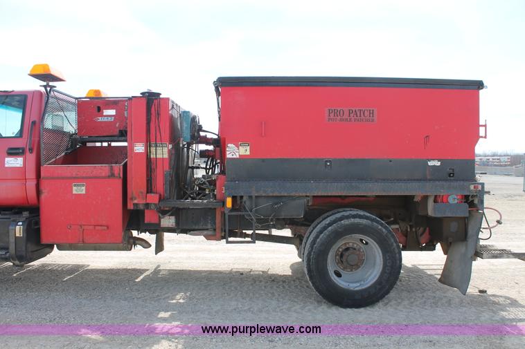 image for item F2941 1995 GMC TopKick pothole patch truck