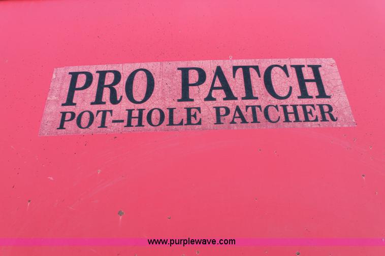 image for item F2941 1995 GMC TopKick pothole patch truck