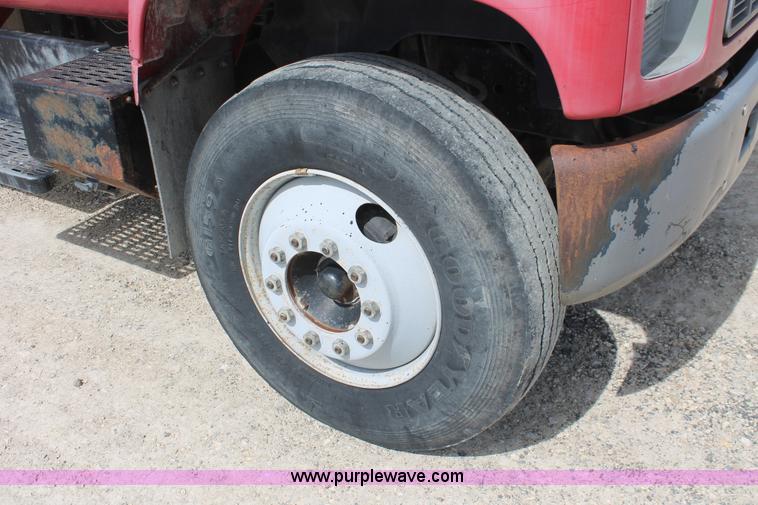 image for item F2941 1995 GMC TopKick pothole patch truck