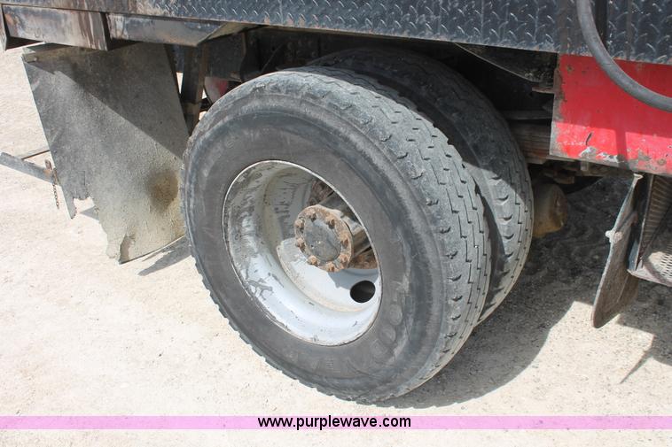 image for item F2941 1995 GMC TopKick pothole patch truck
