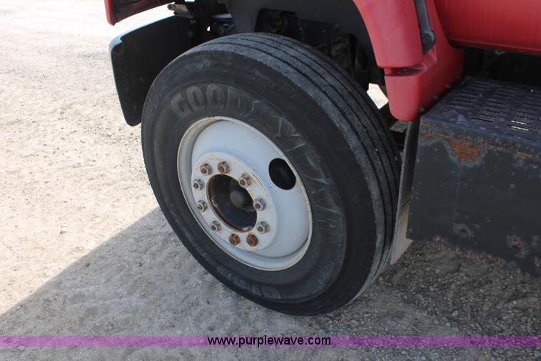 image for item F2941 1995 GMC TopKick pothole patch truck