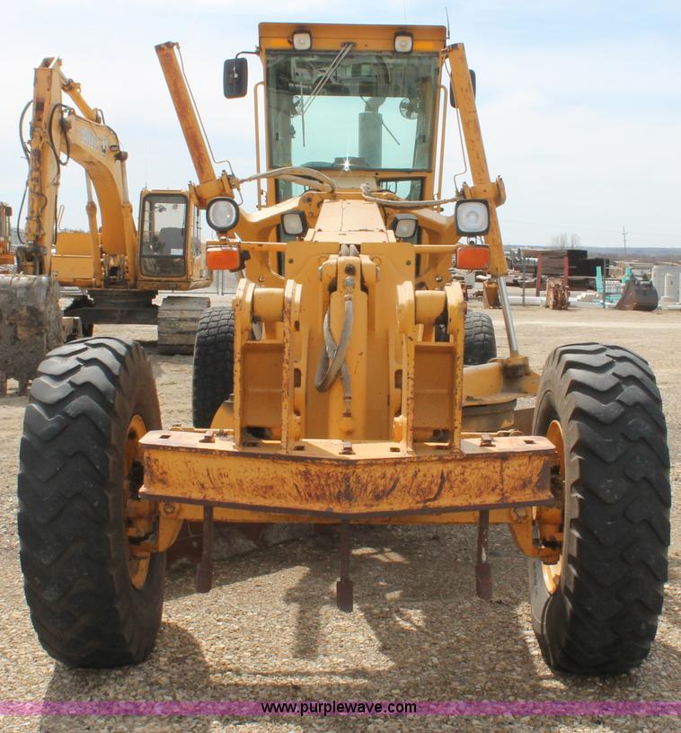 image for item F2944 1993 John Deere 770BH articulated motor grader