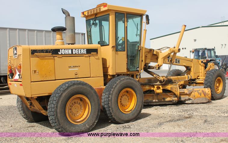 image for item F2944 1993 John Deere 770BH articulated motor grader