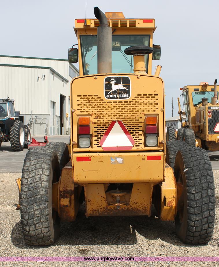 image for item F2944 1993 John Deere 770BH articulated motor grader