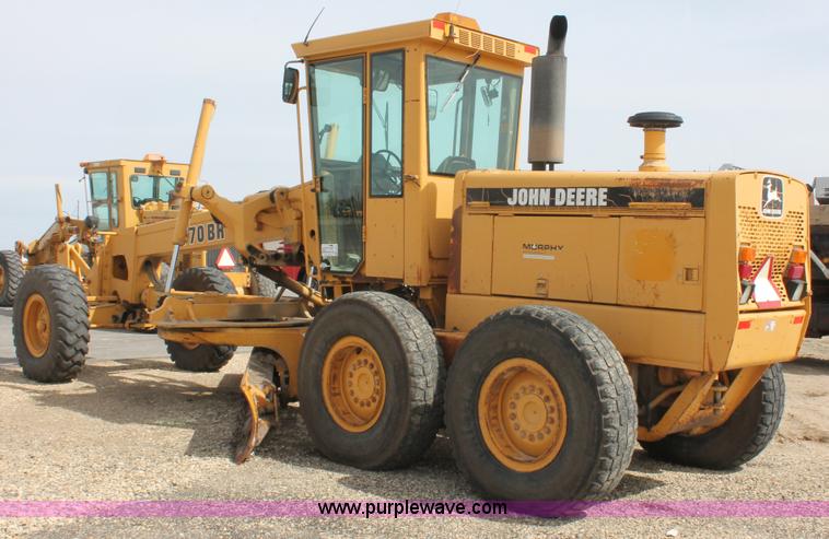 image for item F2944 1993 John Deere 770BH articulated motor grader