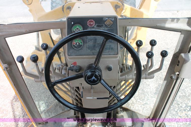 image for item F2944 1993 John Deere 770BH articulated motor grader