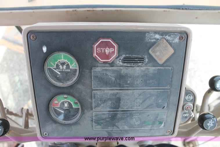 image for item F2944 1993 John Deere 770BH articulated motor grader