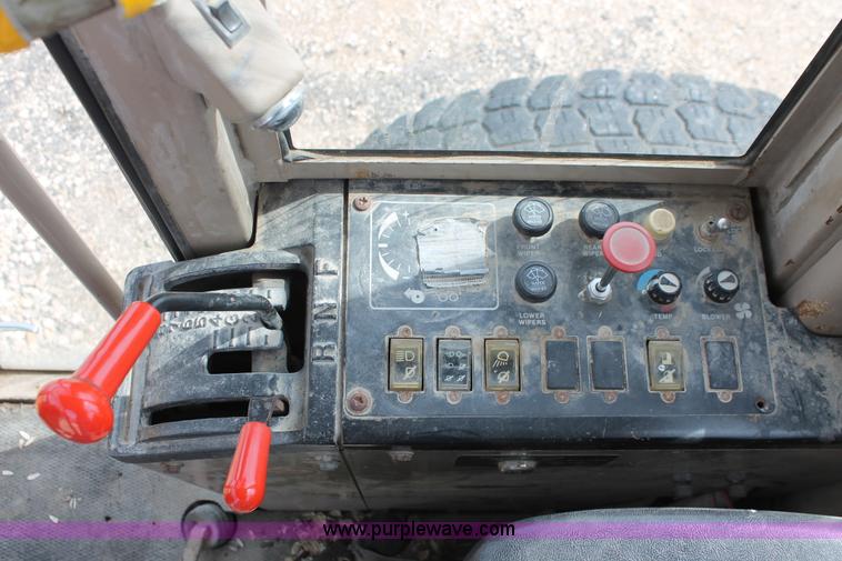 image for item F2944 1993 John Deere 770BH articulated motor grader