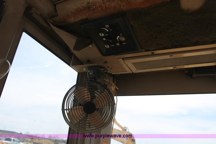 image for item F2944 1993 John Deere 770BH articulated motor grader