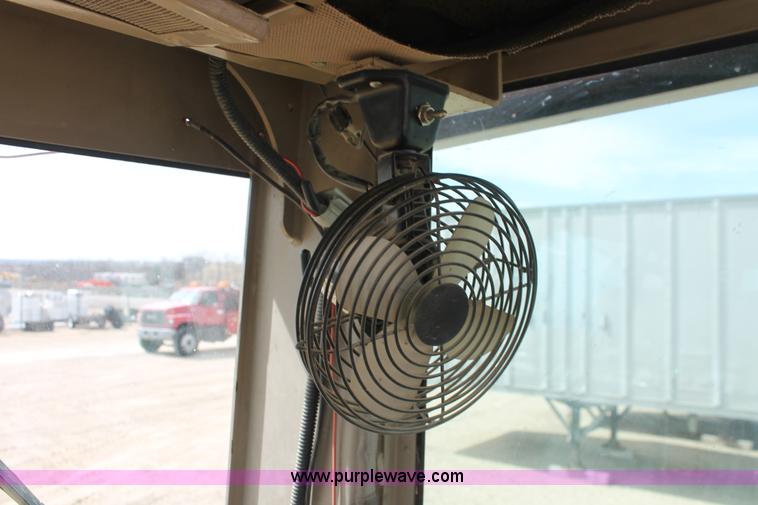 image for item F2944 1993 John Deere 770BH articulated motor grader