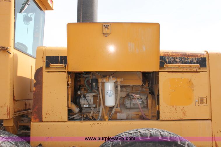 image for item F2944 1993 John Deere 770BH articulated motor grader