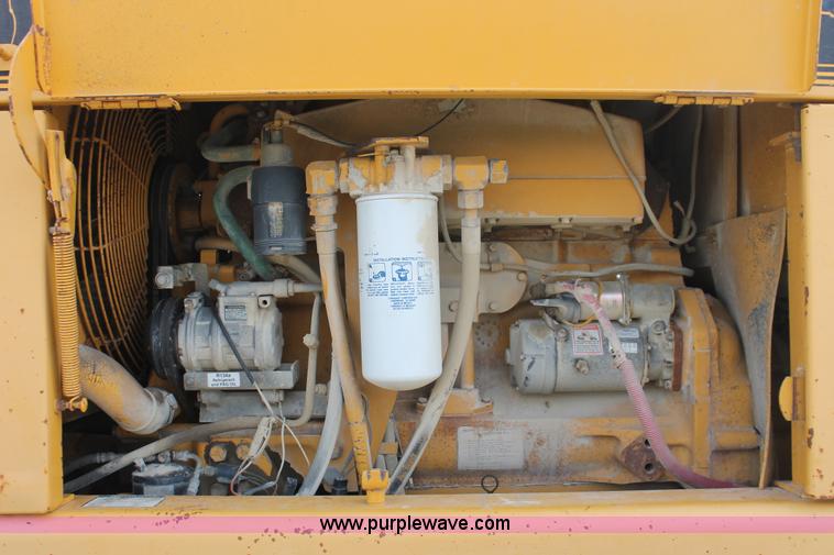 image for item F2944 1993 John Deere 770BH articulated motor grader