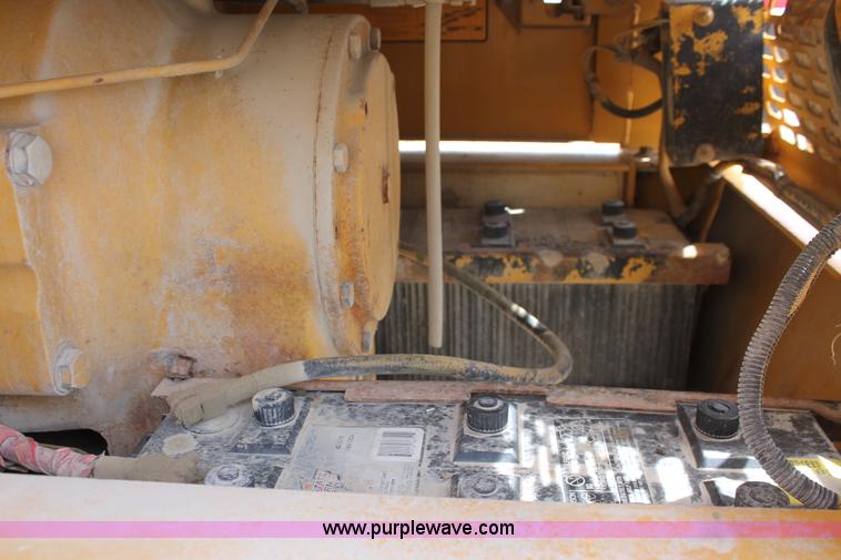 image for item F2944 1993 John Deere 770BH articulated motor grader