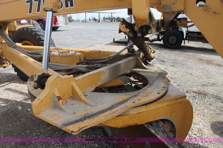 image for item F2944 1993 John Deere 770BH articulated motor grader