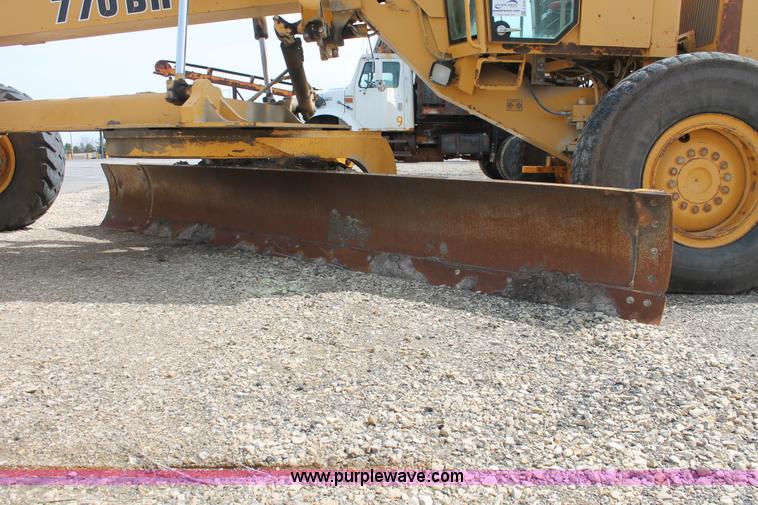 image for item F2944 1993 John Deere 770BH articulated motor grader