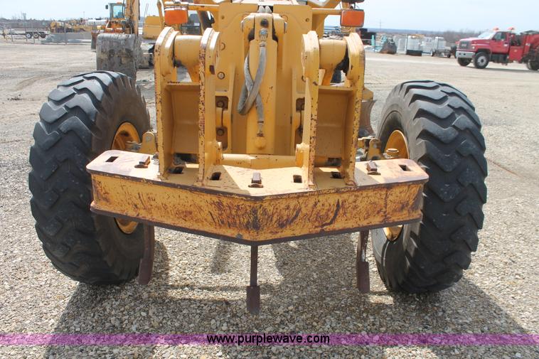 image for item F2944 1993 John Deere 770BH articulated motor grader