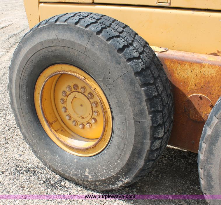 image for item F2944 1993 John Deere 770BH articulated motor grader