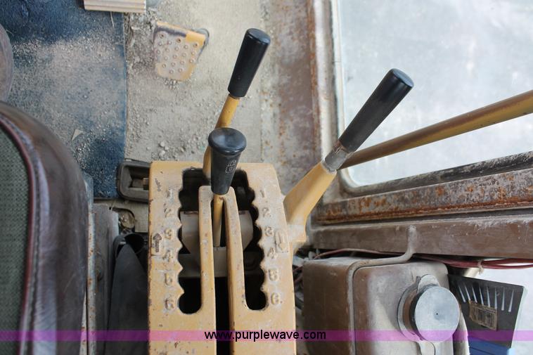 image for item F2945 1995 Caterpillar 140G articulated motor grader