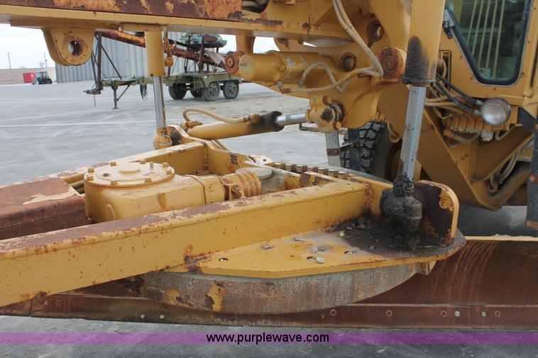 image for item F2945 1995 Caterpillar 140G articulated motor grader