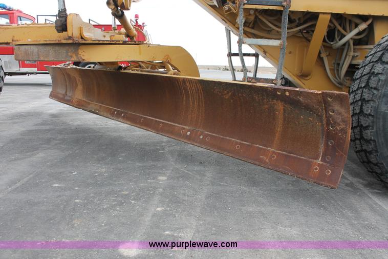 image for item F2945 1995 Caterpillar 140G articulated motor grader