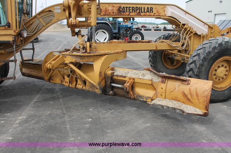 image for item F2945 1995 Caterpillar 140G articulated motor grader