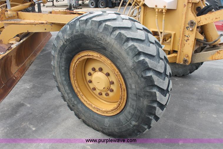 image for item F2945 1995 Caterpillar 140G articulated motor grader