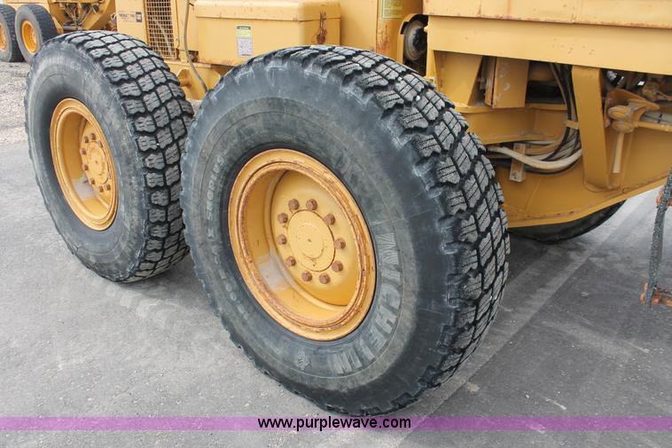 image for item F2945 1995 Caterpillar 140G articulated motor grader