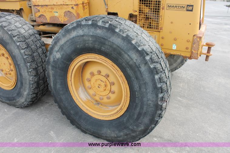 image for item F2945 1995 Caterpillar 140G articulated motor grader