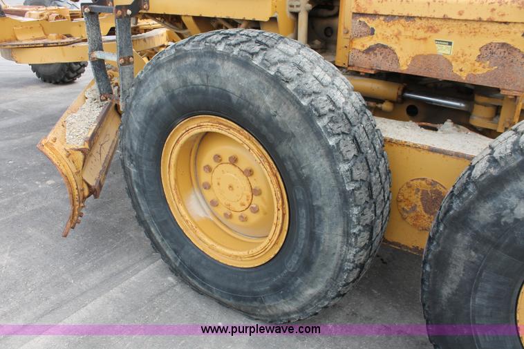 image for item F2945 1995 Caterpillar 140G articulated motor grader