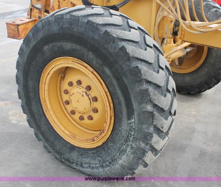 image for item F2945 1995 Caterpillar 140G articulated motor grader