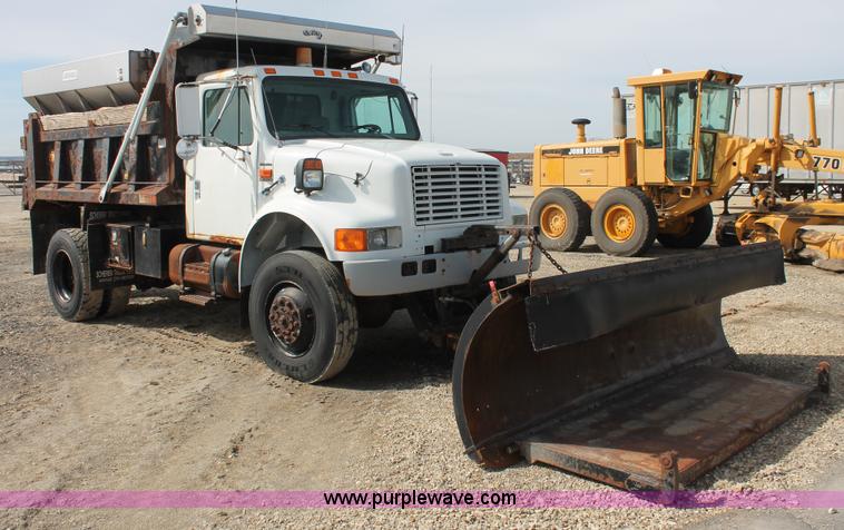 image for item F2946 1997 International 4800 dump truck