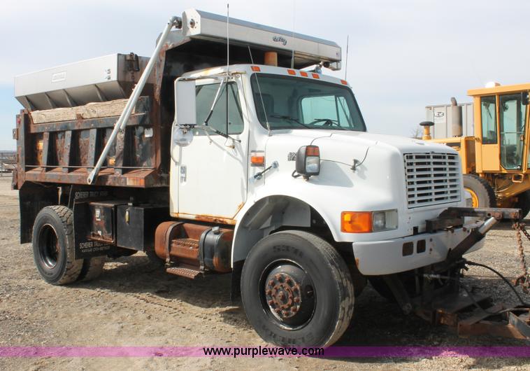 image for item F2946 1997 International 4800 dump truck