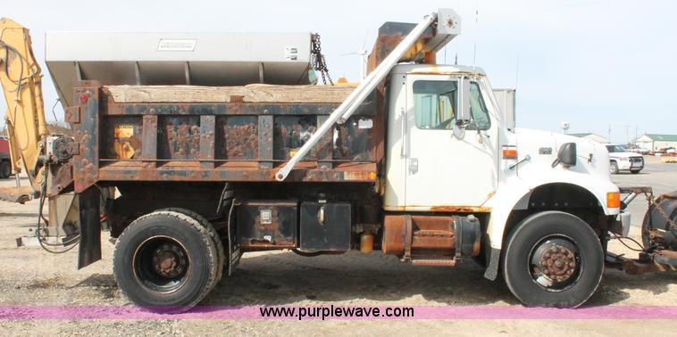 image for item F2946 1997 International 4800 dump truck