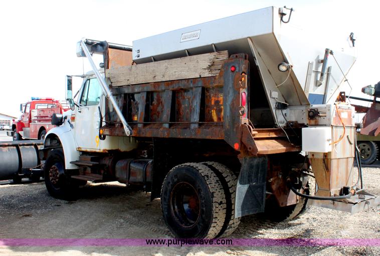 image for item F2946 1997 International 4800 dump truck