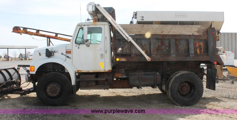 image for item F2946 1997 International 4800 dump truck