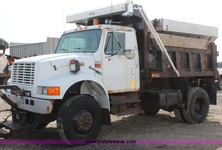 image for item F2946 1997 International 4800 dump truck