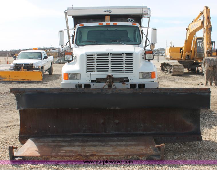 image for item F2946 1997 International 4800 dump truck
