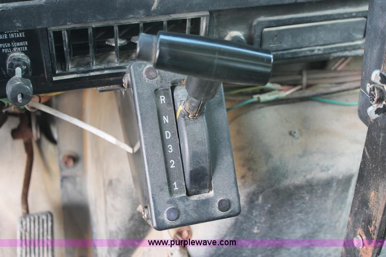 image for item F2946 1997 International 4800 dump truck