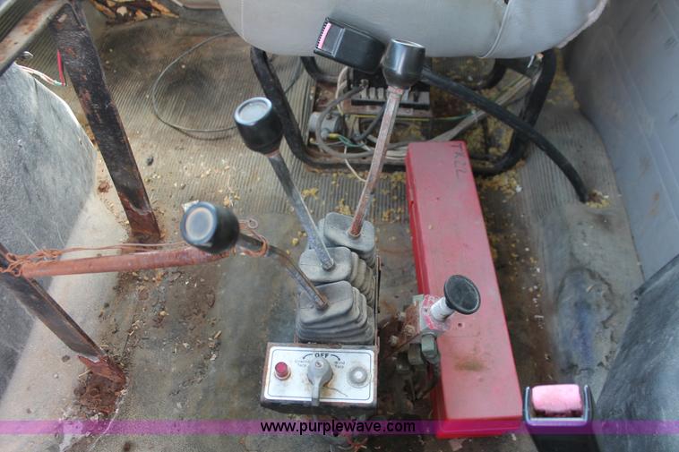 image for item F2946 1997 International 4800 dump truck