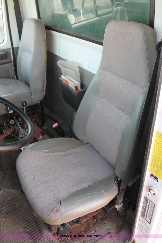 image for item F2946 1997 International 4800 dump truck