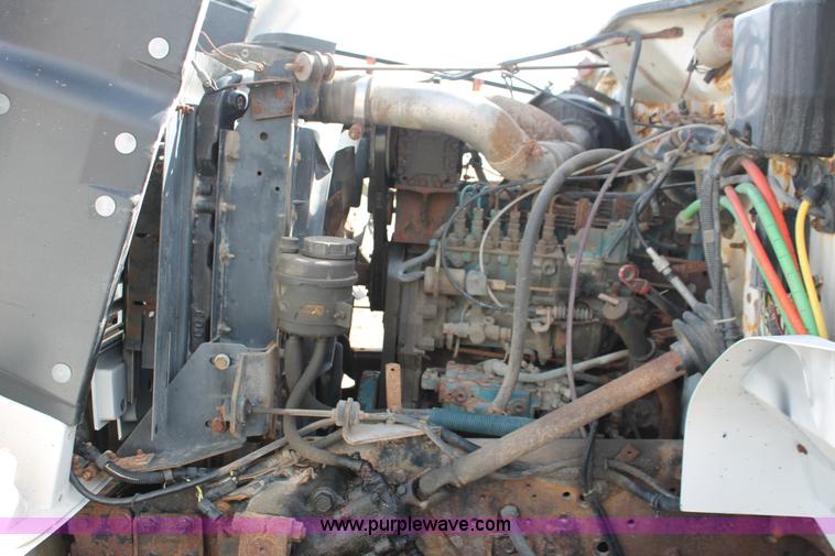 image for item F2946 1997 International 4800 dump truck