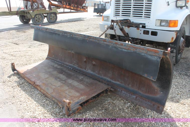 image for item F2946 1997 International 4800 dump truck