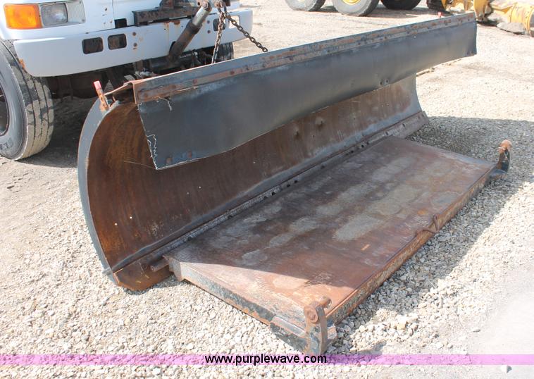 image for item F2946 1997 International 4800 dump truck