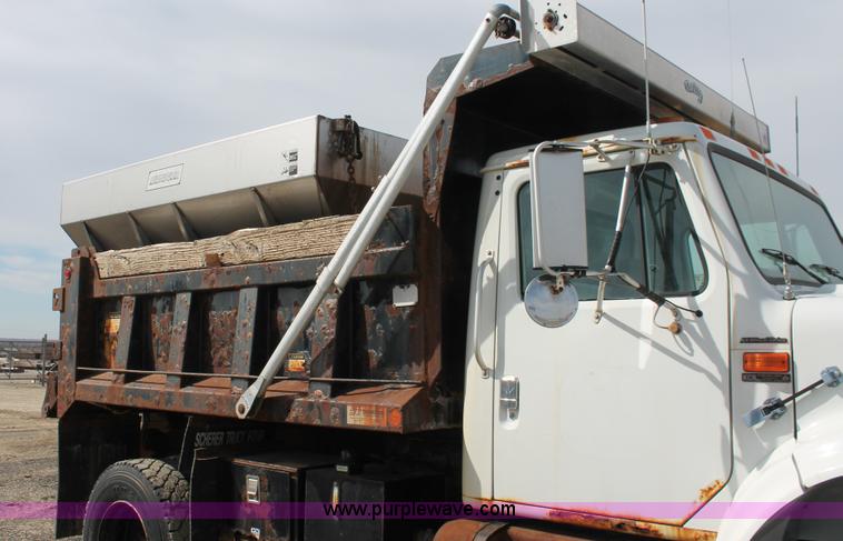 image for item F2946 1997 International 4800 dump truck