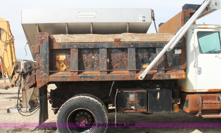 image for item F2946 1997 International 4800 dump truck