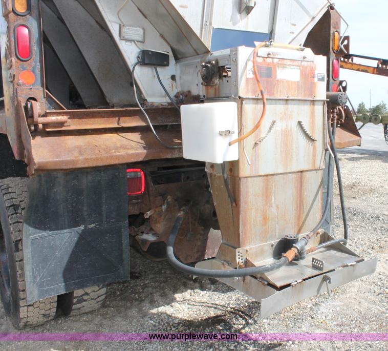 image for item F2946 1997 International 4800 dump truck